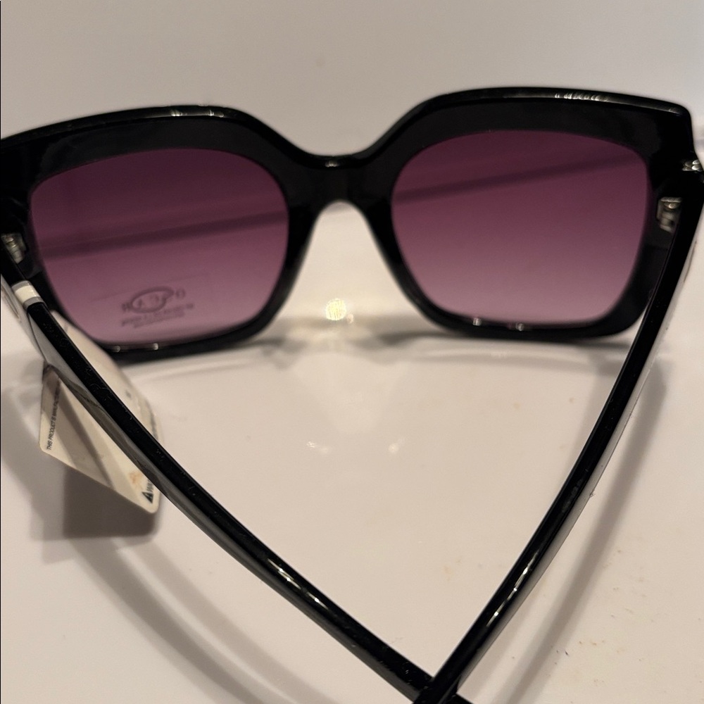 Sunglasses Oscar de la Renta NWT w/Generic Case - Picture 6 of 9